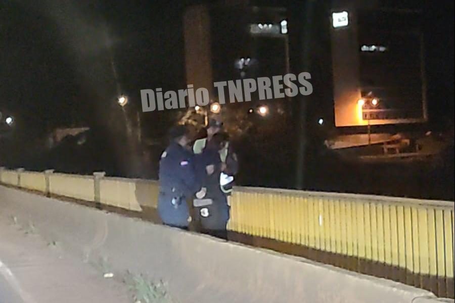 Policía informó que una joven intentó quitarse la vida en puente Cavalcanti