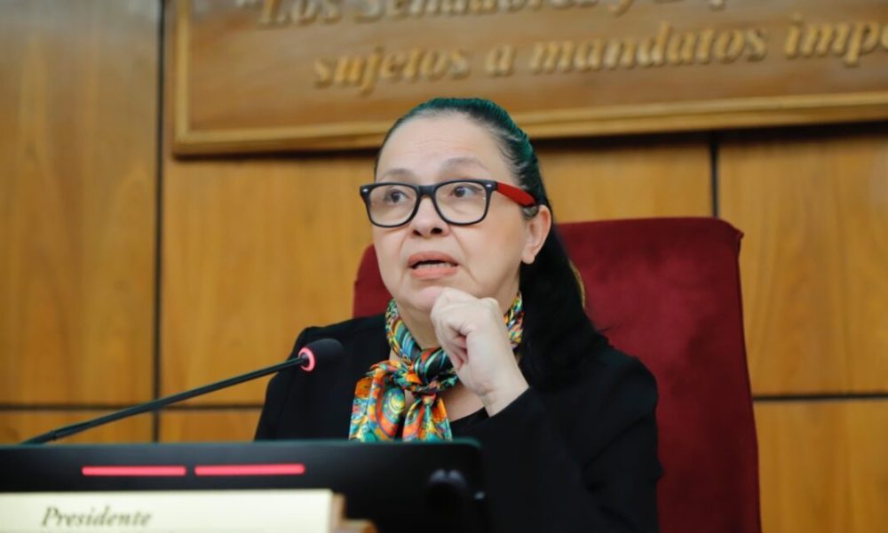 Yolanda urge a opositores a dejar las discusiones por las radios y sentarse en una mesa de diálogo Yolanda urge a opositores a dejar las discusiones por las radios y sentarse en una mesa de diálogo